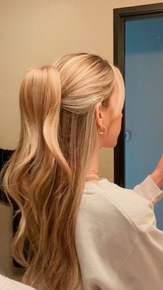 find the perfect curling wand to help you achieve these big bouncy curls at the link below! #curlyhair #curledhair #clawcliphairstyle #halfuphalfdown #halfuphalfdownhair #promhairstyles Feminine Ponytail, Hairstyle Examples, Easy Hairstyles For Thick Hair, Curling Wand, Bouncy Curls, Homecoming Hairstyles