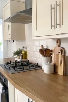 the kitchen counter is clean and ready for us to use