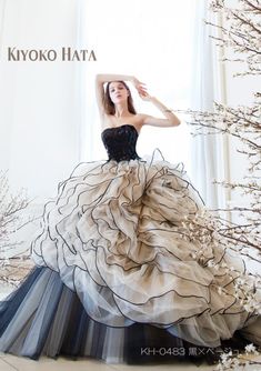 Ball Gowns Fantasy, Gowns Dresses Elegant, Dress Korean, Princess Ball Gowns, Fantasy Gowns, Pretty Prom Dresses, Fairytale Dress, Stylish Dresses For Girls, Korean Dress