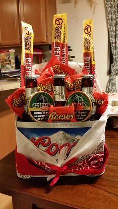 Redneck Man Bouquet for Valentine's Day Valentine Gift Baskets, Boyfriend Gift Basket, Diy Stocking Stuffers, Valentine Baskets, Candy Bouquets, Baskets For Men, Gift Baskets For Men