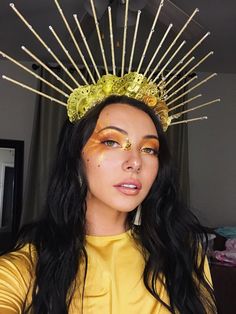 Sun Eyeliner Look, Sun Make Up Halloween, The Sun Costume Women, Tarot Card Makeup, Sun Goddess Halloween Costume, Sun And Moon Costume Makeup, Sun Makeup Looks Halloween, Sun Costume Women Diy, Sun And Moon Costume Ideas