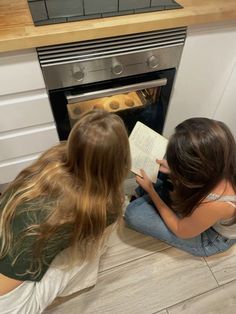 Baking, autumn, friends, cozy nights Baking With Your Bestie, Mum Of The Group Aesthetic, Soft Friends Aesthetic, Friends Aesthetic At Home, Cooking With Bestie, Faceless Bestie Pics, Bestie Apartment Goals, Friends In Living Room, Best Friends Cooking