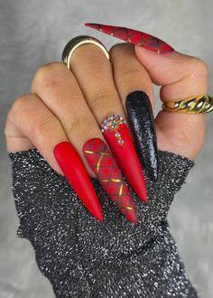 Christmas Nails 2022, Nail Noel, New Years Nail Designs, Nagellack Trends, Nails 2022, Red Nail, Nails Simple, New Year's Nails