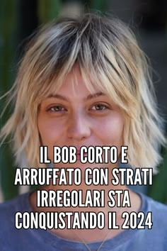 Queste radici scure non solo sono facili da mantenere, ma hanno un aspetto fresco e aggiungono dimensione e profondità ai capelli. Se abbinate a questi strati arruffati e tagliati, il risultato è un look voluminoso, strutturato e ultramoderno. // Credito fotografico su Instagram @brentdanielbasore Messy Bob Hairstyles, Messy Bob, Square Face Hairstyles, Square Faces, Face Hair, Pixie Cut, Bob Hairstyles, Cute Hairstyles, Balayage