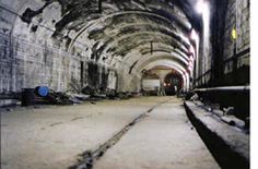 an empty tunnel with no people in it