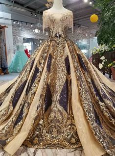 Gold Ball Gown, Cer Nocturn, Gaun Abad Pertengahan, Pageant Gown, Dubai Style, Gold And Purple, Backless Wedding, Pageant Gowns