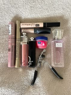 Makeup Bag Essentials, Smink Inspiration, Makeup Aesthetic, Makeup Needs, روتين العناية بالبشرة, Makeup Obsession, Makeup Items, Makeup Essentials