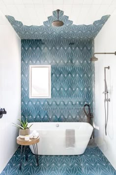 the bathroom is decorated in blue and white with an interesting pattern on the tile wall