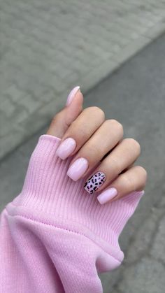 Short nails, leopard print, pink, cute, simple, trendy nails Short Pink Cheetah Nails, Short Nail Leopard Print, Pink Leapord Nails Acrylic, Leopard Short Nails, Cheetah Print Nail Ideas, Pink Leopard Print Nails Acrylic, Neutral Cheetah Nails, Short Nails Leopard, Leopard Print Nails Short