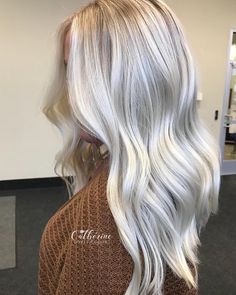 Michigan•Blonde•Specialist on Instagram: “ICE STORM ⛈ ❄️❄️ . . @oligopro blacklight cool tone and extra 👱🏻‍♀️ Blonde. I added a lowlight of @redken SEQ 7N splash of 7p. Conditioned…” Highlights For Dark Brown Hair, Highlights Balayage, Makeup Tip, Hair Color Light Brown, Caramel Highlights, Cool Blonde, Light Hair Color, Winter Hair Color