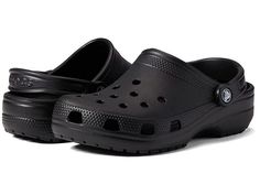 Crocks Shoes Black, Black Crocs Aesthetic, Crocs Aesthetic Outfit, Crocs Aesthetic, Kids Crocs, Black Crocs, Back To School Shoes, Crocs Black, Preppy Shoes