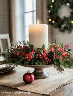 Christmas Decorations Centerpiece, French Country Shabby Chic, Rustic French Country, Dinner Party Decorations, Candle Crafts Diy, Cottage Vintage, Christmas Flower Arrangements, Christmas Centerpieces Diy, Candle Craft