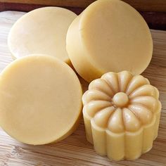 This vegan conditioner bar has many of the same elements as our Oatmeal and Almond Shampoo Bar. It's enriched with cocoa butter, panthenol (vitamin B5), mango butter and plant based keratin. It's a long lasting conditioner bar just like our shampoo bar. A little goes a long way. Simply rub on the ends of your hair and a little on your palm, then work up into the roots near your scalp. Then rinse as you would any conditioner. Most shampoo and conditioners contain about 80% water. We've simply tak Solid Conditioner Bar, Solid Shampoo Bar, Vegan Hair Care, Low Porosity Hair Products, Hair Porosity, Vegan Hair, Conditioner Bar, Flavored Oils, Solid Shampoo