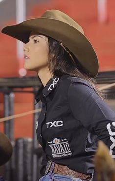 Jb Mauney, Broken Bonds, Female Portrait Photography, Country Style Outfits, Rodeo Life, Mexican Women, Rough Riders, Rodeo Outfits, Western Girl