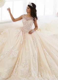 White Quinceanera Dresses, Xv Dresses, Quinceanera Dresses Gold, Quinceañera Dresses, Quinceañera Ideas, Extravagant Wedding