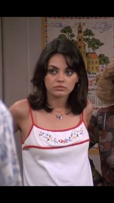 Strait Across Bangs, Scrappy Haircut, Hair Inspo Collarbone, Jackie Burkhart Haircut, Jackie Burkhart Hairstyle, Jackie Burkhart Hair Short, Jackie Burkhart Short Hair, 90 Short Hair, 70s Short Hair Women