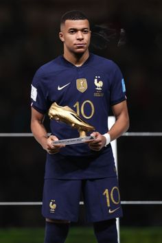 Kylian Mbappe Real Madrid, Mbappe Real Madrid, Ronaldo Madrid, France National Football Team, Football Player Drawing, French Football Players, France Team, Neymar Football