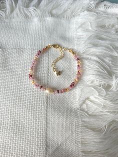 FOR OTHER DAINTY BEADED BRACELETS: https://www.etsy.com/ca/shop/ArtiChouXCanada?ref=seller-platform-mcnav%C2%A7ion_id&section_id=46088511 Introducing our exquisite Single Pearl Bracelet, a timeless piece that combines the elegance of freshwater pearls with the brilliance of crystals. Carefully handcrafted using high-quality materials, each bracelet features a single lustrous freshwater pearl at its center, accented by sparkling seed beads for a touch of glamour. This stretch seed bead bracelet o Adjustable Pastel Beaded Bracelets, Adjustable Beaded Bracelet, Single Pearl, Seed Bead Bracelet, Diy Bracelets Patterns, Bracelet Dainty, Freshwater Pearl Bracelet, Green Pearls, Pink Pastel