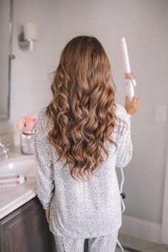 Long Beach Curls Hairstyles, Gentle Curls Hairstyles, Curled Hair Reference, Curled Hair For Long Hair, Simple Hair Curls, Curled Hair For Engagement Pictures, Basic Curled Hair, Curls For Homecoming, Hair Curled Down