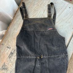 Rare Find!!! Vintage 1970’s Landlubber Made In Boston Corduroy Overalls Labeled Size 5fits Xs/S!! Please See Below Measurements. Wide Leg/Flare Leg Cinch Tie Waist Dark Gray/Charcoal Color Zipper On Back Approx Measurements: 15” Waist At The Cinch Tie 11” Rise 30” Inseam Please See Final Listing Photos For Wear On Legs/Knee Area. Crease Marks As Well. The Cinch, Vintage Overalls, Corduroy Overalls, Jean Overalls, Charcoal Color, In Boston, Label Sizes, Vintage 70s, Dark Gray