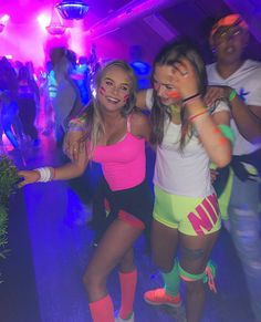 Neon Dress Outfit Party, Glow Birthday Party Ideas, Glow Theme Party, Teen Aesthetic