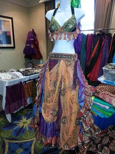 magical fashions skirt Arabian Nights Aesthetic Clothes, Middle Eastern Inspired Fashion, Traditional Belly Dance Outfit, Middle Eastern Dresses, Arabian Outfits For Women, Arabian Outfit, Arabian Nights Dress, Belly Dancing Skirt, Slippers High Heels