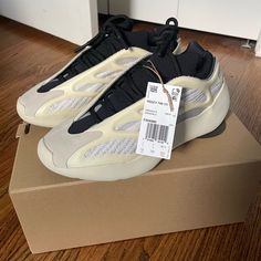 Yeezy 700 V3 Never Worn Brand New Mens Size 7.5 Air Force 1 Rope Laces, Adidas Yeezy Black, Shoes Yeezy, Mens Yeezy, Pretty Shoes Sneakers, Yeezy 500, Yeezy 700, Baggy Clothes, Yeezy 350