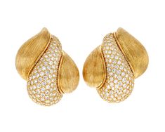 These earrings by legendary American jewelry designer Henry Dunay are a balance of drama and elegance. The 18K yellow gold setting is texturized with Dunay's signature "Sabi" etching technique, which adds an intriguing surface detail. The softly rounded curves of the textured gold are accented with approximately 8.00 carats of white diamonds. Antique Earrings Vintage, Antique Diamond Earrings, Gold And Diamond Earrings, Pave Earrings, Pave Diamond Earrings, Sapphire And Diamond Earrings, Pearl Jewels, Jewelry For Sale, Resort Collection