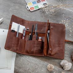 Leather Paint Brush & Pencil Roll 🎨🖌️ Introducing our handcrafted Leather Paint Brush & Pencil Roll, the perfect companion for artists and creatives alike. Whether you need a reliable holder for your brushes, pencils, or art supplies, this versatile leather roll keeps everything organized in style. Made from high-quality genuine leather, it's designed to last and improve with age, making it the ideal gift for painters and creators of all kinds. Key Features ✨ Multi-Purpose Design: Can be used Leather Pencil Roll, Roll Up Pencil Case, Leather Artist, Paint Brush Holders, Roll Up Design, Pencil Roll, Artist Pencils, Pencil Storage, Art Supplies Storage