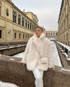 White Snow Outfit, White Faux Fur Coat Outfit, Liza Rudkevich, White Fluffy Coat, Beige Fur Coat, Shaggy Fur Coat, Fur Coat White, White Faux Fur Coat, White Fur Coat