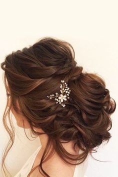 wedding bun hairstyles messy bun bridesroom Cocktail Hairstyles Long, Cocktail Hairstyle, Bun Hairstyles Wedding, Wedding Buns, Hair Bun Design, Bridesmaid Bun, Double Buns