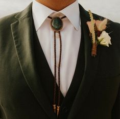 Groom Wedding Attire, Agate Wedding, Estilo Country, Bolo Ties, Wedding Groomsmen, Guest Attire, Groomsmen Attire, Gay Wedding, Groom Outfit