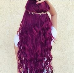 looking for a spring and feminine look? try gorgeous magenta mermaid curls. Similiar curls can be achieved with the 19mm wand that can be found in our Titan 3 Set, Lustrum Set, Curl Jam and Octowand Hair Color Burgundy, Hair Color Shades, Burgundy Hair, Dye My Hair, Long Red, Mermaid Hair, Cool Hair Color, Purple Hair, Hair Dos