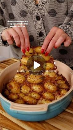 Nicole Keshishian | KALEJUNKIE® on Instagram: "@kalejunkie CRISPY GARLIC PARMESAN CRUSTED POTATOES are back this year and if there is one thing you make this season, let it be THESE. This side dish is super simple to whip together and are pretty much the only way I want to eat potatoes—crispy, crunchy, soft in the middle and covered in the parmesan cheese. Eat straight from the tray or with a side of ketchup!⁣
⁣
Makes 6-8 servings⁣
1 lb mini yukon gold potatoes, halved⁣
2 tb olive oil⁣
1 tb dried parsley⁣
1 tb garlic powder⁣
1/2 tsp salt⁣
1/2 tsp ground black pepper⁣
1/4 cup unsalted butter, melted⁣
1 1/2 cups freshly grated parmigiano reggiano ⁣
⁣
Preheat oven to 425 degrees F. Wash potatoes and cut them in half. Then, take a sharp knife and score them into a diamond shape. Transfer the p One Potato Recipe, Crusted Potatoes, Parmesan Crusted Potatoes, Garlic Parmesan Potatoes, Crispy Garlic, Gold Potatoes, Dried Parsley, Parmesan Potatoes, Garlic Potatoes