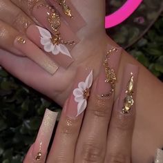 Gold And White Acrylic Nails, Gold Nails Prom, New Year's Eve Nails, Rose Gold Nails Acrylic, Champagne Nails, White Nails With Gold, Quince Nails, Quinceanera Nails, Gold Acrylic Nails