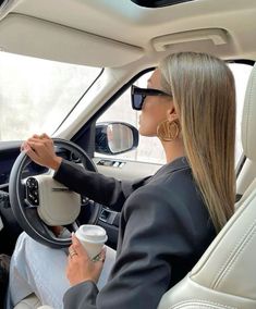 money wealth wealthy luxury lifestyle rich girl dream life car Studera Motivation, Executive Woman, Rich Girl Aesthetic, Rich Girl Lifestyle