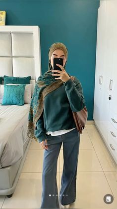 Poses For Hijabis, Hijabi Outfits Aesthetic, Old Money Hijab Outfit, Modest Autumn Outfits, Fall Hijab Outfits, Casual Hijabi Outfits, Long Summer Skirts, Hijabi Baddie, Red Hand Bag