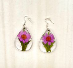 Boucles d'oreilles pendantes uniques en résine avec de vraies fleurs et feuilles pressées crochets en argent sterling pour peau sensible fleur et feuilles violettes Leaves Earrings, Dangling Earrings, Earrings Sterling Silver, Leaf Earrings, Flowers And Leaves, Pressed Flowers, Teardrop Earrings, Purple Flowers, Sterling Silver Earrings