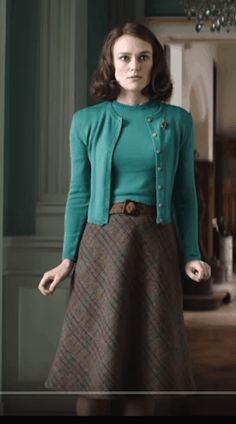 1940s London Fashion, 1940s English Fashion, 1940s Christmas Fashion, 1930s Inspired Outfits, Ww2 Fashion Women, 1940s Womens Fashion Dresses, Vintage Fashion Inspiration, 1940's Fashion, 1940s Winter Fashion Women