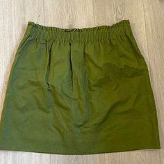 J Crew Linen / Cotton Deep Green Mini Skirt Size: 10 ( See Measurements In Photos) Rich Deep Green Mini Skirt With Extremely Saturated Color, Ruched Waistline And Has Only One Pocket. I Love A Skirt With At Least One Pocket, Lol It’s In Almost Brand New Condition, No Signs Of Wear Perfect For Formal Or Business Work Wear No Returns Green Cotton Mini Skirt With Elastic Waistband, Green Mini Skirt With Elastic Waistband, Green Cotton Skirt For Day Out, Green Cotton Mini Skirt For Day Out, Green Relaxed Fit Mini Skort, Chic Green Cotton Skirt, Green Cotton Lined Skort, Green Cotton Skort, Green Cotton Skirted Skort