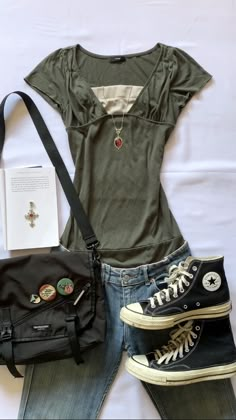 Traveler Aesthetic Outfits, Downtown Core Outfit, Thrift Y2k Clothes, How To Make A Basic Outfit Look Cute, Outfit Ideas Summer Y2k, Downtown Summer Fits, Grunge Outfits Feminine, Autumn Core Outfits, Diffrent Aesthics Clothing