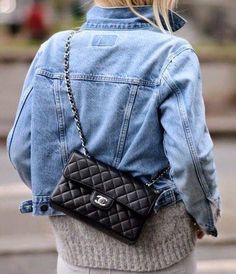 Grey Knitwear, Knitwear Inspiration, Mode Tips, Chanel Outfit, Chanel Cruise, Bag Chanel