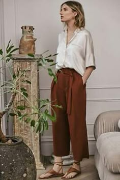 Earth Tone Outfits, Teacher Fits, Witchy Style, Summer Office Outfits, Witchy Goth, Comfortable Chic, Bali Style, Trouser Outfits, Dressing Style