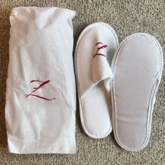 New Luxury Hotel Zaza Travel Slippers. Easy To Take With You On A Trip. Dust Bag Included. Embroidered. White Comfortable Slippers For Vacation, Comfortable White Slippers For Vacation, Pink Ugg Slippers, Hotel Slippers, Slipper Shoes Women, Travel Slippers, Wool Clogs, American Mom, Bedroom Slippers