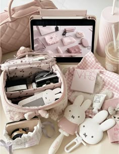 Ava Core, School Bag Essentials, Cute School Stationary, Soft Pink Theme, Stationary School, What In My Bag