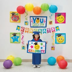 Make your graduation party space shine with these cheerful decorations! Featuring smiling apples, graduation caps, and other bright school icons, these colorful decorations are the perfect addition to your graduation party supplies. And best of all, with a variety of decorations to choose from, you can create the exact look you want for your elementary graduate's celebration. (31 pcs. per unit)Includes:o 12 Solid Color Paper Lanterns (12" Includes metal hanger. Simple assembly required.)o 1 Card Graduation Party For Preschoolers, Diy Preschool Graduation Decorations, Graduation Preschool Ideas Decorations, Kindergarden Graduation Decor, Graduation Backdrop Ideas Diy Preschool, Preschool Graduation Ideas Decorations, Preschool Graduation Photo Booth, Graduation Kindergarten Ideas, Graduation Day Decoration For Kids