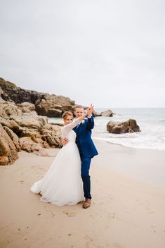 Beach Couple Photos | Wedding Planning Apps Wedding Planning Apps, Planning Apps, Wedding Apps, Photographer Wedding, Click The Link, Wedding Planning