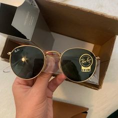 Ray Ban Round Metal Sunglasses Rayban Sunglasses For Women Round, Stylish Glasses For Men, Ray Ban Round, Pretty Sunglasses, Ray Ban Round Sunglasses, Ray Ban Original Wayfarer, Ray Bands, Round Sunglasses Men, Classy Glasses