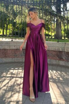 Made Of Honor Dress, Long Pencil Skirt Outfits, Elegant Silk Dresses, Bridesmaids Gowns, Shiny Dress, School Dance Dresses, Long Pencil Skirt, Kebaya Dress, Pencil Skirt Outfits