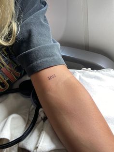 11:11 body tattoo 11:11 Arm Tattoo, Angel Number Arm Tattoo, Small Tattoo Arm Women, Small 11:11 Tattoo, Number Arm Tattoo, Cute Number Tattoos, 1111 Tattoo Ideas Fonts, Small Tattoos Numbers, Mini Tattoos On Arm